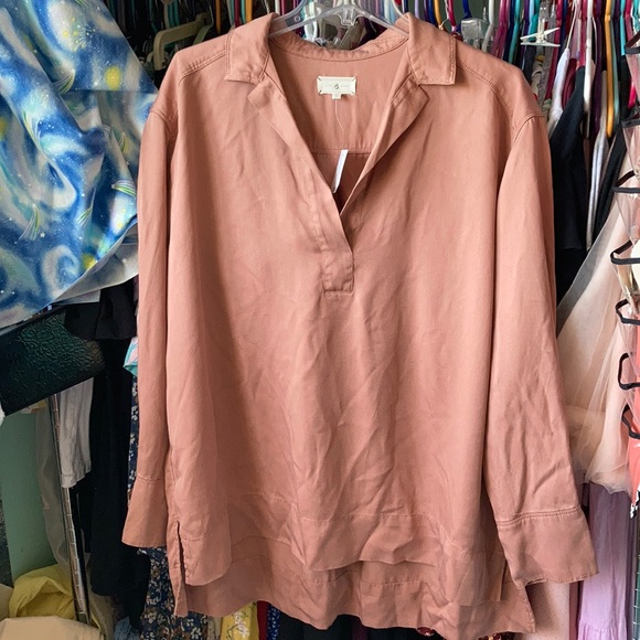 Lou & Grey Tops - 🔸Lou & Grey Peachy/Tan Oversized Top